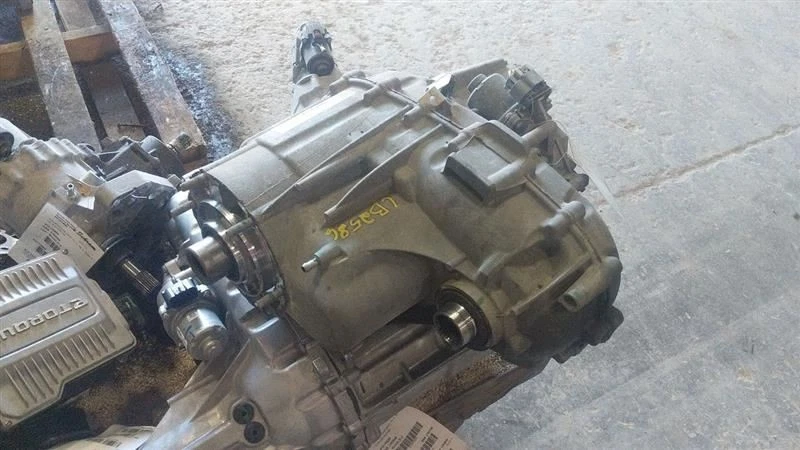 Chevrolet Suburban 1500 2020 caja de transferencia 2610750 Foto 2 de 4