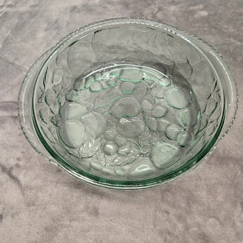 Vintage Light Green Glass Fruit Embossed Round Casserole Baking Dish Oven Proof - Foto 1 di 7