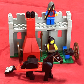 LEGO Castle: Blacksmith Shop (6040) 85%  Complete No Manual No Box - Pre-Owned