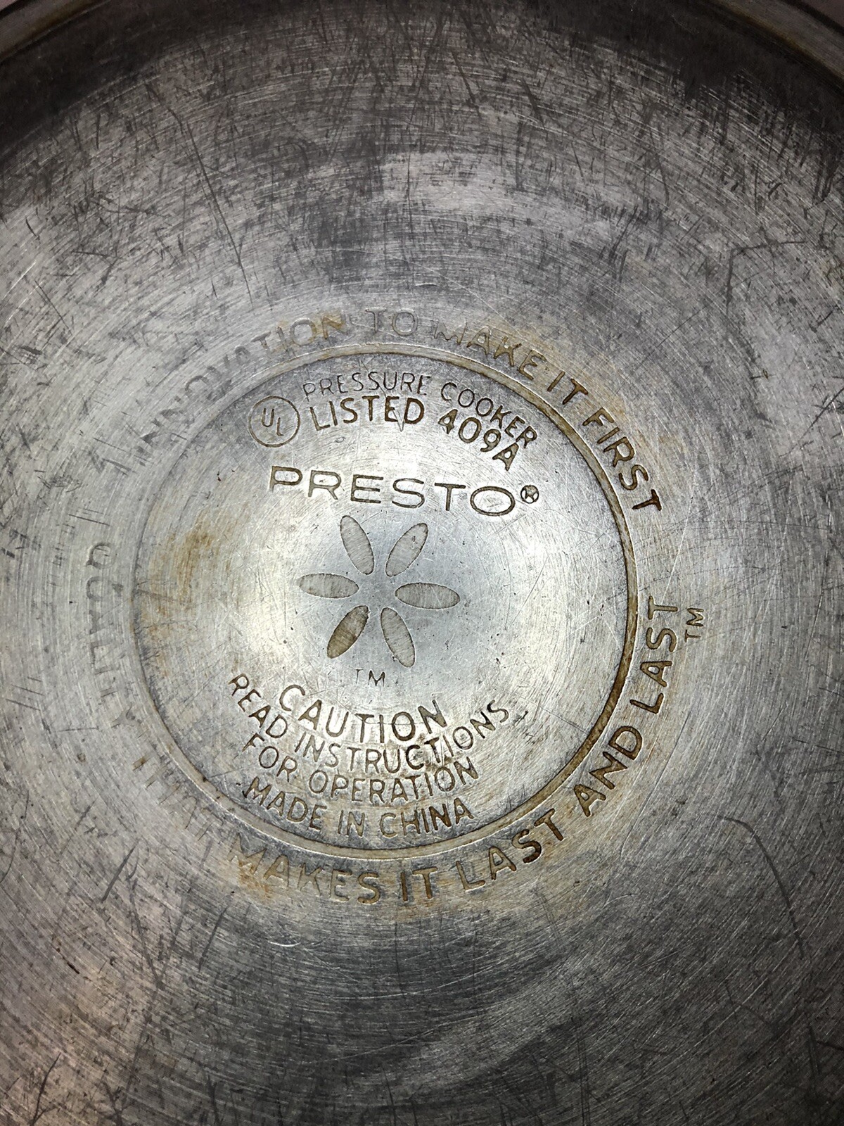 Presto 4 Qt. Pressure Cooker 409A  Model #0124104 Good Condition