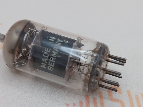Siemens ECC83 12AX7 Short Plates O-getter Matched Pair - Munich 1960 - Near NOS - Picture 4 of 8