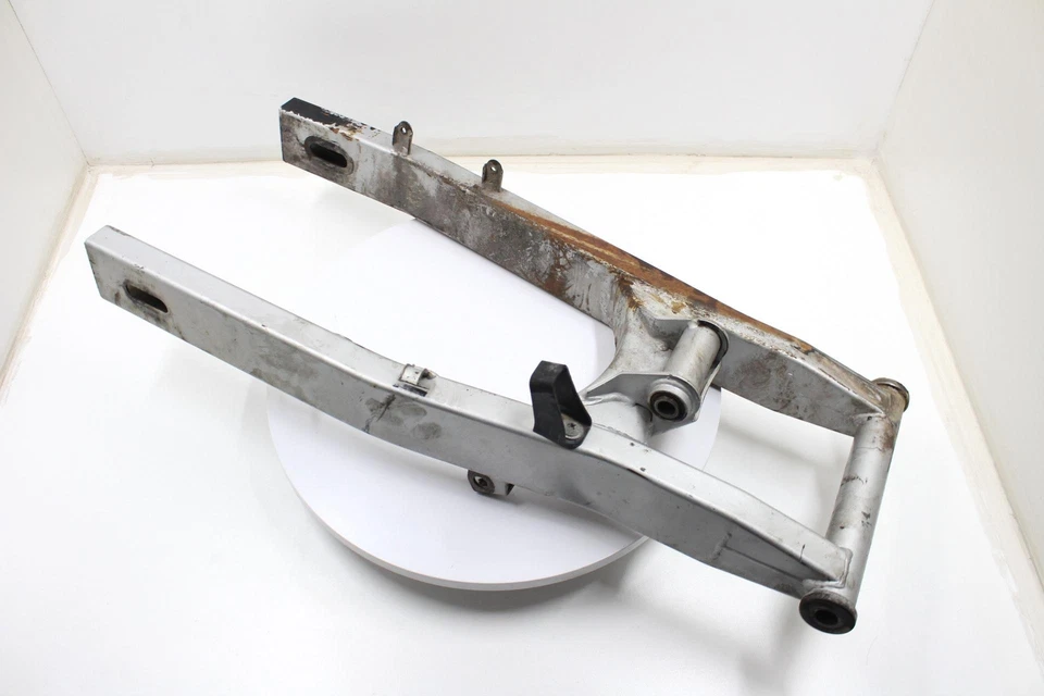 Suzuki Katana 750 2000 OEM basculante trasero suspensión trasera brazo oscilante Foto 2 de 4
