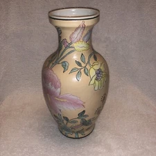 🩵 VINTAGE WBI CHINESE Porcelain nude FLORAL Vase w/ hand painted flowers 