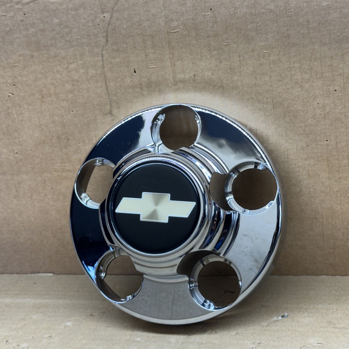 1988-1998 CHEVROLET C1500 5 LUG CENTER CAP NEW OLD STOCK