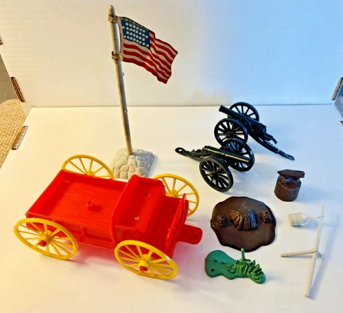 VINTAGE MARX FORT APACHE(?) ACCESSORIES & PARTS