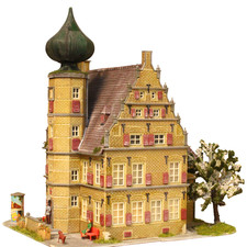 Historisches Stadthaus mit Turm – H0 Modellbau / Diorama Gebäude patiniert