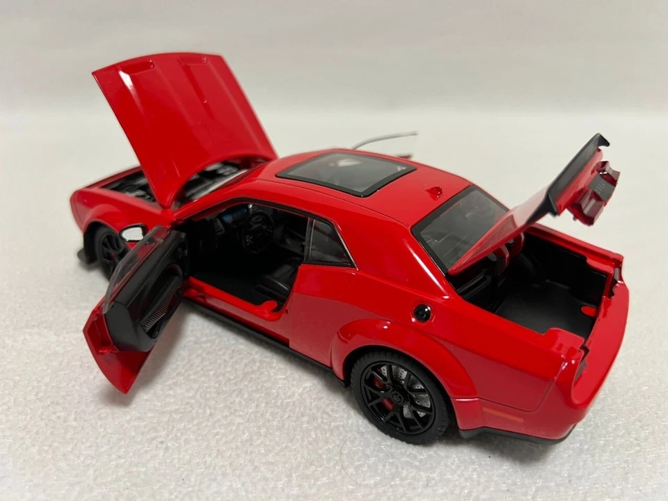 1:24 Dodge Challenger Hellcat Alloy Diecast Toy Car Model Sound Light Pull Back - Image 4 of 4