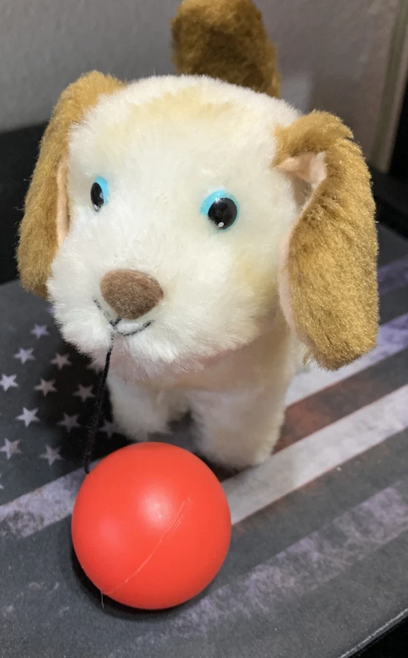 Perro de cuerda vintage con giros de cola de bola roja Foto 2 de 4