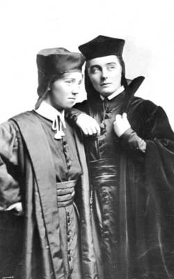 Dorothy Minto as Nerissa and Alexandra Carlisle as Portia 1910 OLD PHOTO