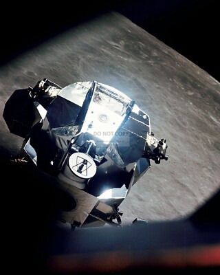 APOLLO 10 LEM ''SNOOPY'' RENDEZVOUS WITH CM ''CHARLIE BROWN'' - 8X10 PHOTO (BB-052)