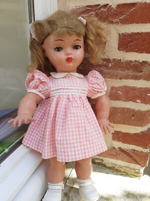 POUPÉE SGDG BELLA de 1950 en rhodoïd avec yeux dormeurs