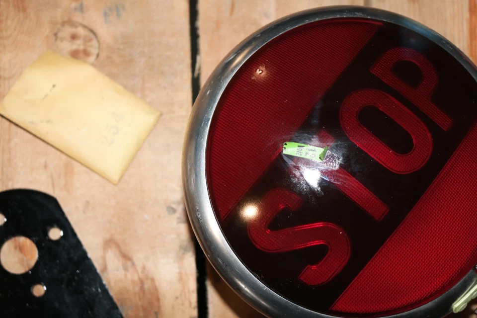 NOS International Harvester tractor truck bus stop light assy 996 774 R91 - Image 4 of 4