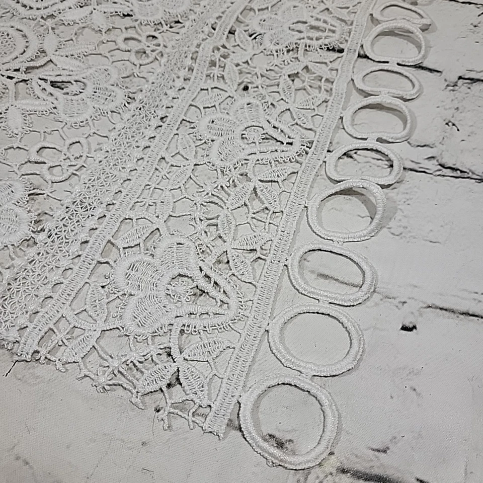 Borde de tela de encaje blanco vintage medidas 30" X 19" costura artesanías upcycle Foto 4 de 4