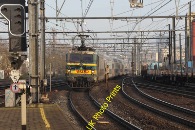 Photo SNCB Belgian Railway 6x4 Class 27 2737 arrives Antwerpen Berchem c2023 P3