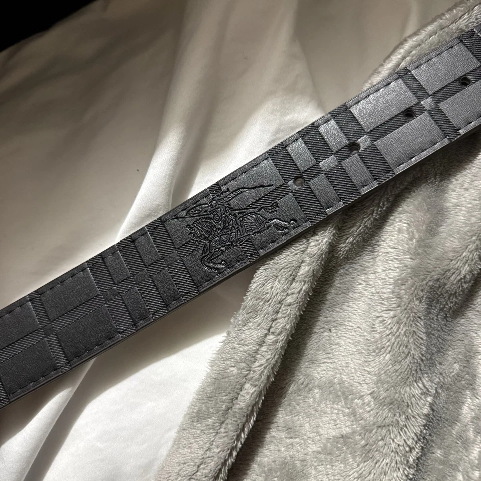 Cinto Burberry 2 lados em preto e dourado novo em folha #luxuryaccessories43 polegadas - Imagem 3 de 4