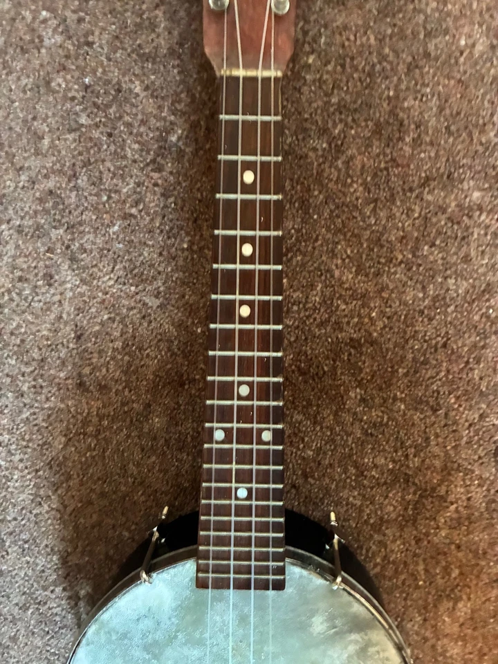 Vintage Banjo ukulele in good playing conditioh from ca 1920 - Image 3 of 4