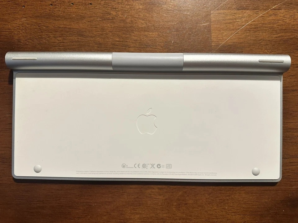 Apple A1314 & A1296 Wireless Keyboard and Mouse Combo - White (1st Generation) - Image 4 of 4