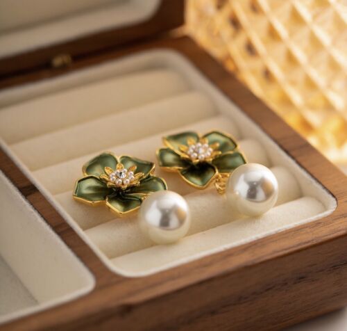 Enamel Pearl Camellia earrings Green 925 Silver Post Vintage womens jewelry NWT - Picture 7 of 8