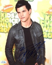 Taylor Lautner Twilight Signed Autographed Signed 8x10 Photo ACOA 2020-2
