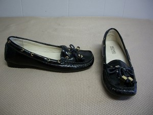 ladies black leather loafers size 5