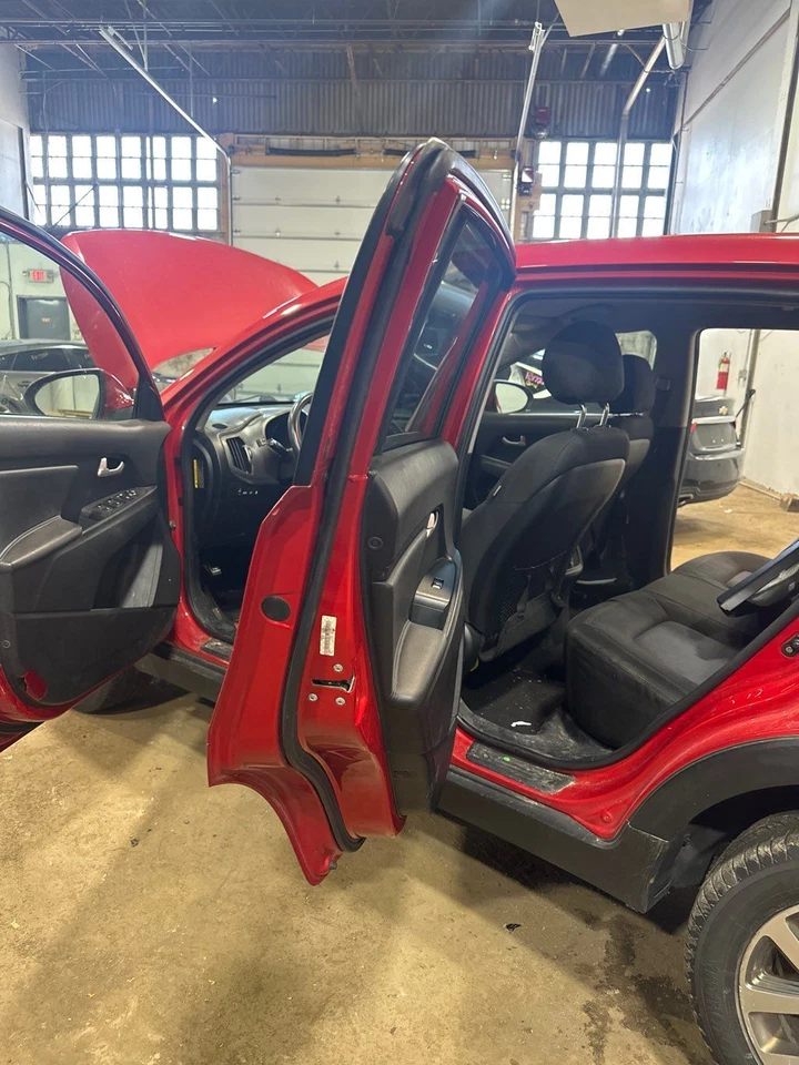 Used Rear Left Door Assembly Rear Side fits: 2014 Kia Sportage w/privacy tint gl Foto 2 de 4