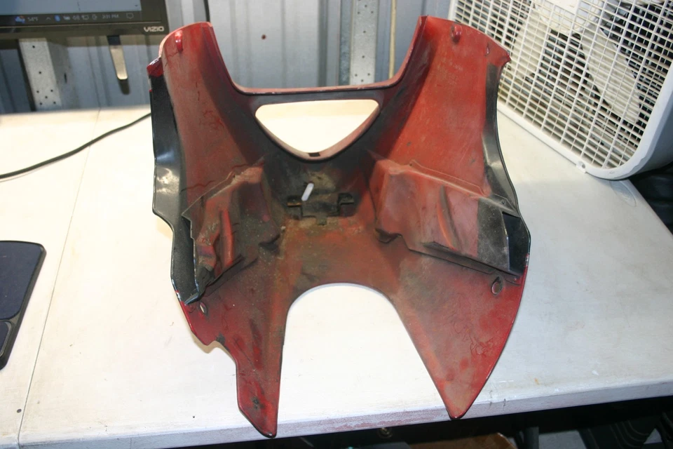 1985-1989 Kawasaki Ninja ZX600R lower front center fairing - Imagem 4 de 4