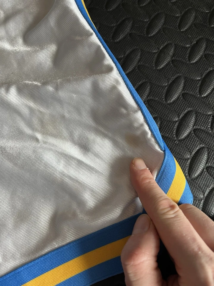 Bermuda de basquete masculina universitária vintage UCLA Bruins Adidas grande G - Imagem 3 de 4