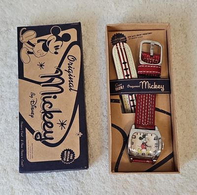 Disney Mickey Mouse Wristwatch Set w/ Extra Strap & Box, Model MUI1011