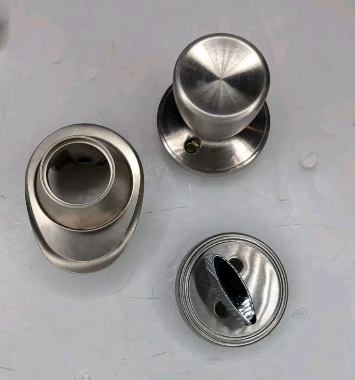 Manija de puerta Wilmington de níquel satinado con perilla Foto 4 de 4