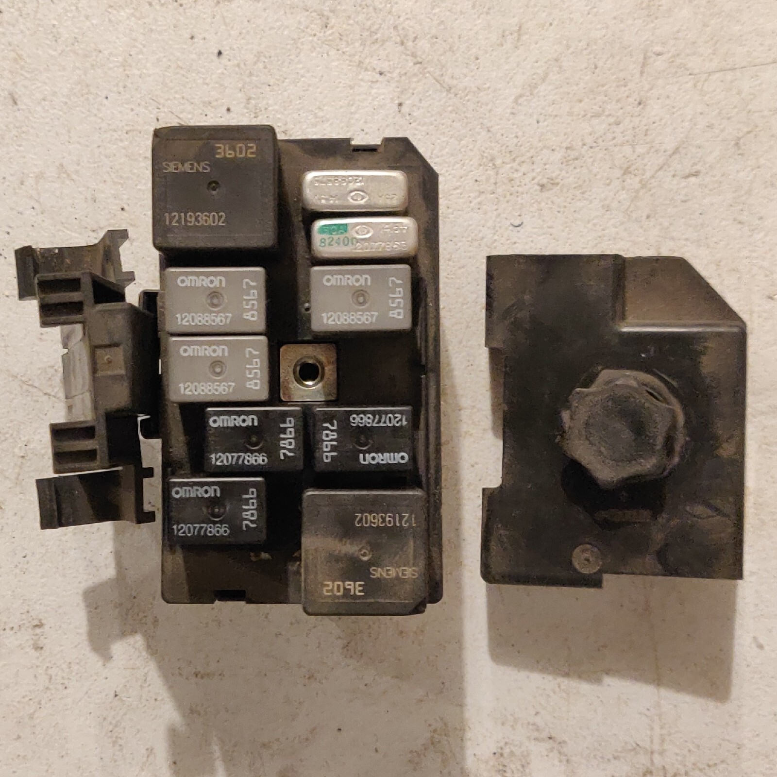 Obaee Driver & Passenger Side Power Window Switch & Mirror Control 4 Door Compatible With 1994-2001 Chevy GMC C1500 C2500 C3500 K1500 K2500 K3500 Tahoe Yukon, Replaces 15151360 15151362 15009690 - View #11