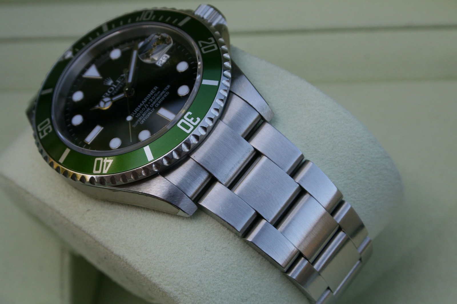 ROLEX GREEN SUBMARINER Z SERIAL MODEL 16610LV ANNIVERSARY SUB LV UNPOLISHED - Image 2