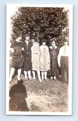 #ad Old Vintage Photo MAN WOMEN FLAPPER ERA SHADOW 1926 SIOUX CITY IOWA SNAPSHOT $4.20