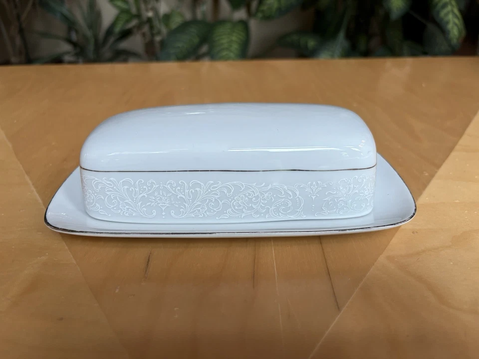 Butter Dish Vintage Satin Song Kristina White Silver Excellent - Image 2 of 4