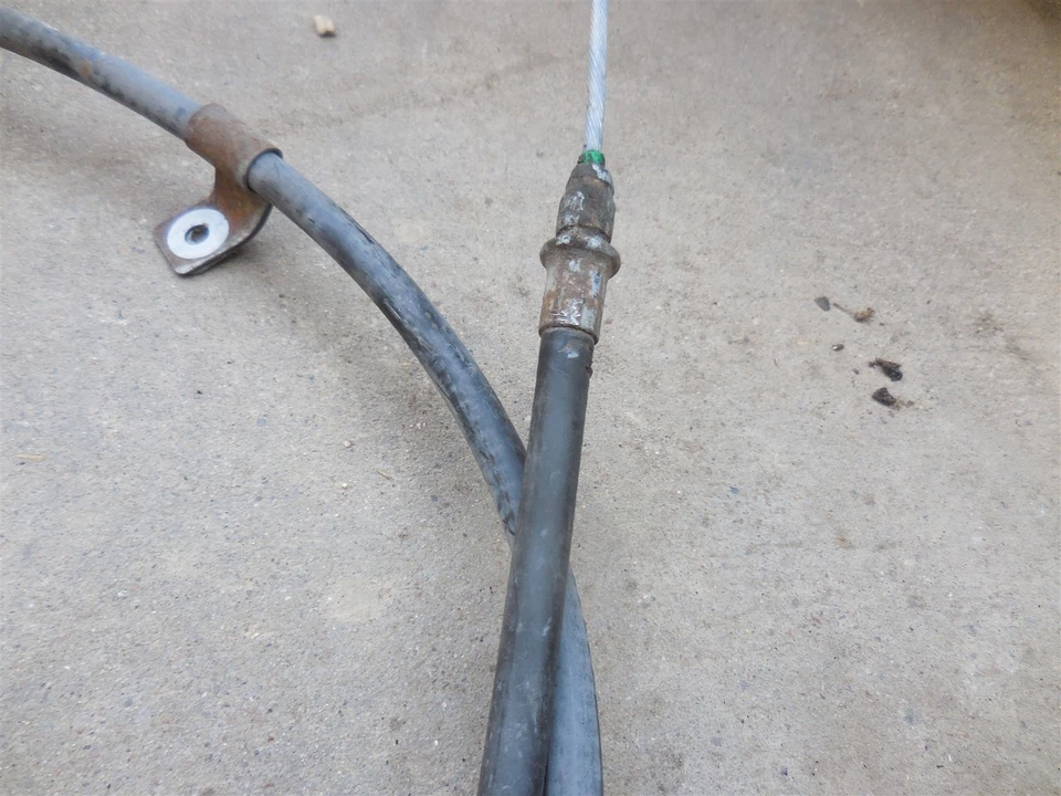 Cable de freno de emergencia de estacionamiento Cadillac STS 2004-2009 usado OEM Foto 2 de 4