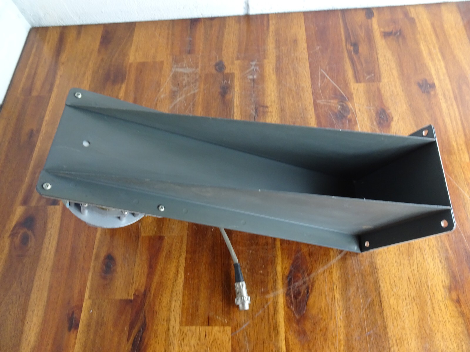 Vintage Heavy Steel Outdoor Pan Tilt Rotating Wall Mount for Surveillance Camera