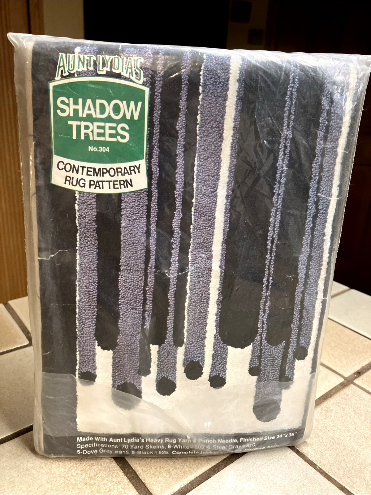 AUNT LYDIA'S SHADOW TREES PUNCH NEEDLE KIT RUG PATTERN 24x36 #304 NEW free ship