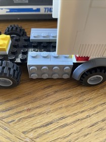 LEGO City 7743 Police Command Center 2 Minifigures, Police Tractor & Manual #2