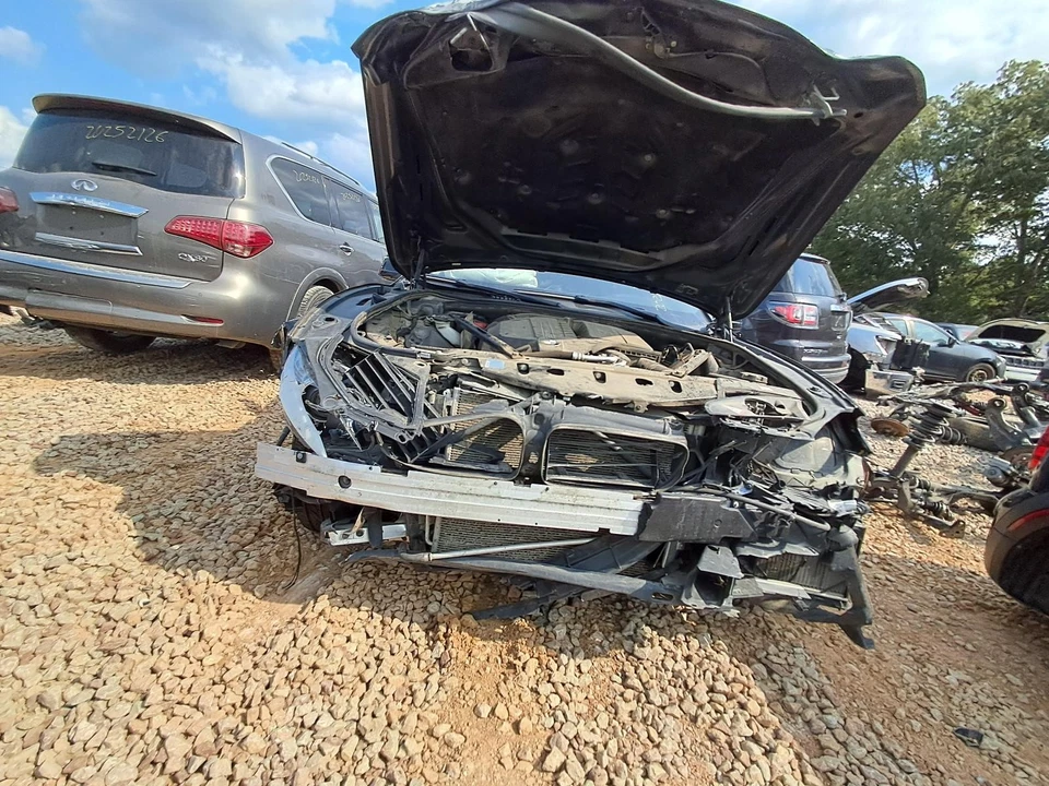 Used Rear Left Door Assembly Rear Side fits: 2011 Bmw 535I electric green tint R Foto 2 de 4