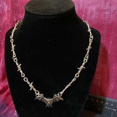 Bat Barbed Wire Necklace Vampire Wicca Witch NIB Spooky Dracula Nosferatu A53