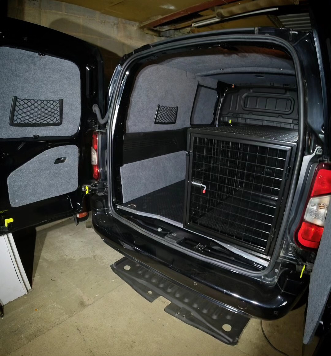 Dog cages crates van Transit Berlingo Partner Vivaro Proace Caddy combo