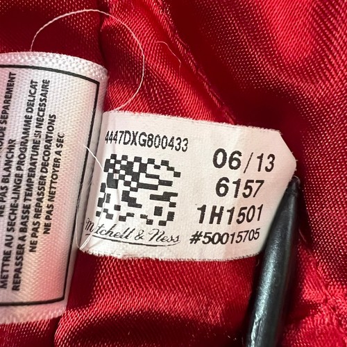 Mitchell Ness Chicago Bulls L Red Satin Jacket Hardwood Classic NBA Starter Flaw - Picture 11 of 24