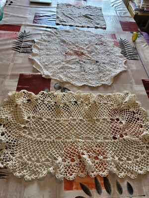 Lot De 2 Napperons Au Crochet - Fait Main - Occasion, Quelques Marques D'usure