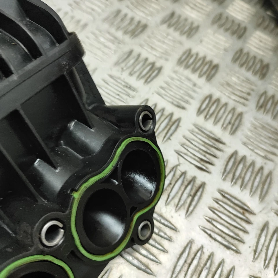 Ford Fiesta MK6 B299 Intake Manifold CM5G-9424-ee 1.0 Petrol 92KW 2016 30825674 - Image 4 of 4