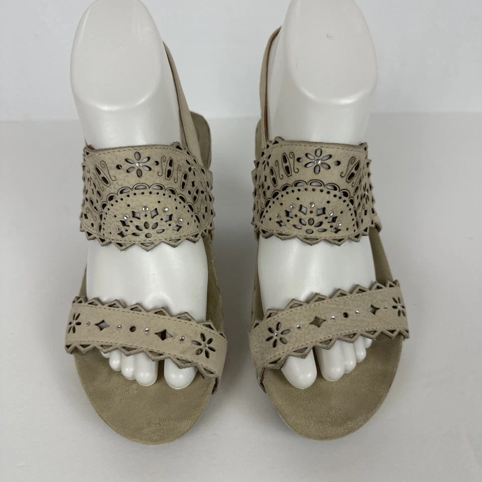 Sandalias Earthies Rosarito de cuero beige con cordones adornadas corte láser talla 7,5B Foto 2 de 4