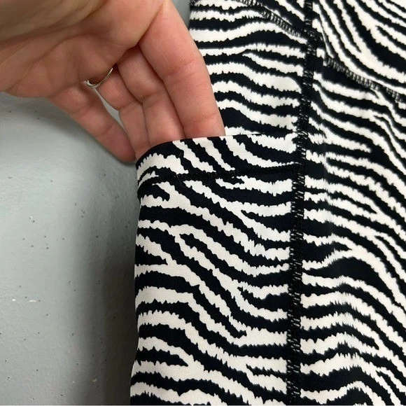 Leggings elásticos J. McLaughlin Performance para mujer talla L bolsillos laterales cebra Foto 4 de 4