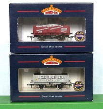 2 x Bachmann Derbyshire 5-Plank POWs: 37-027A  Lovegrove,37-028 ICI (Lime) OO
