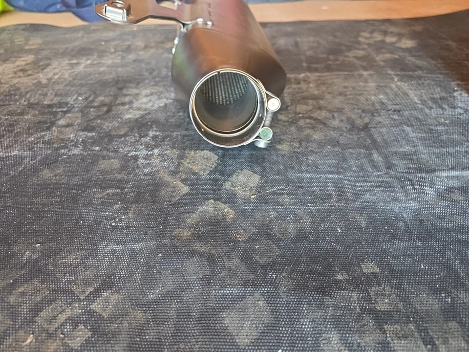 BMW S1000RR/M1000RR 2020-2024 OEM escape Akrapovic deslizable Foto 3 de 4