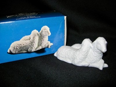 AVON Nativity Collectibles THE SHEEP Laying Down White Porcelain 1983 + Box