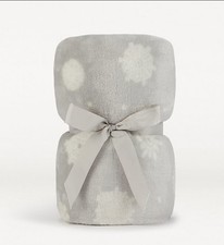 Image of CHRISTMAS SNOWFLAKE GREY FLEECE THROW BLANKET SUPERSOFT 120x150cm