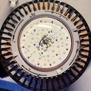 Eaton Crouse-Hinds Champ LED Luminaire VMVL-21-2C-G-UNV34-M2